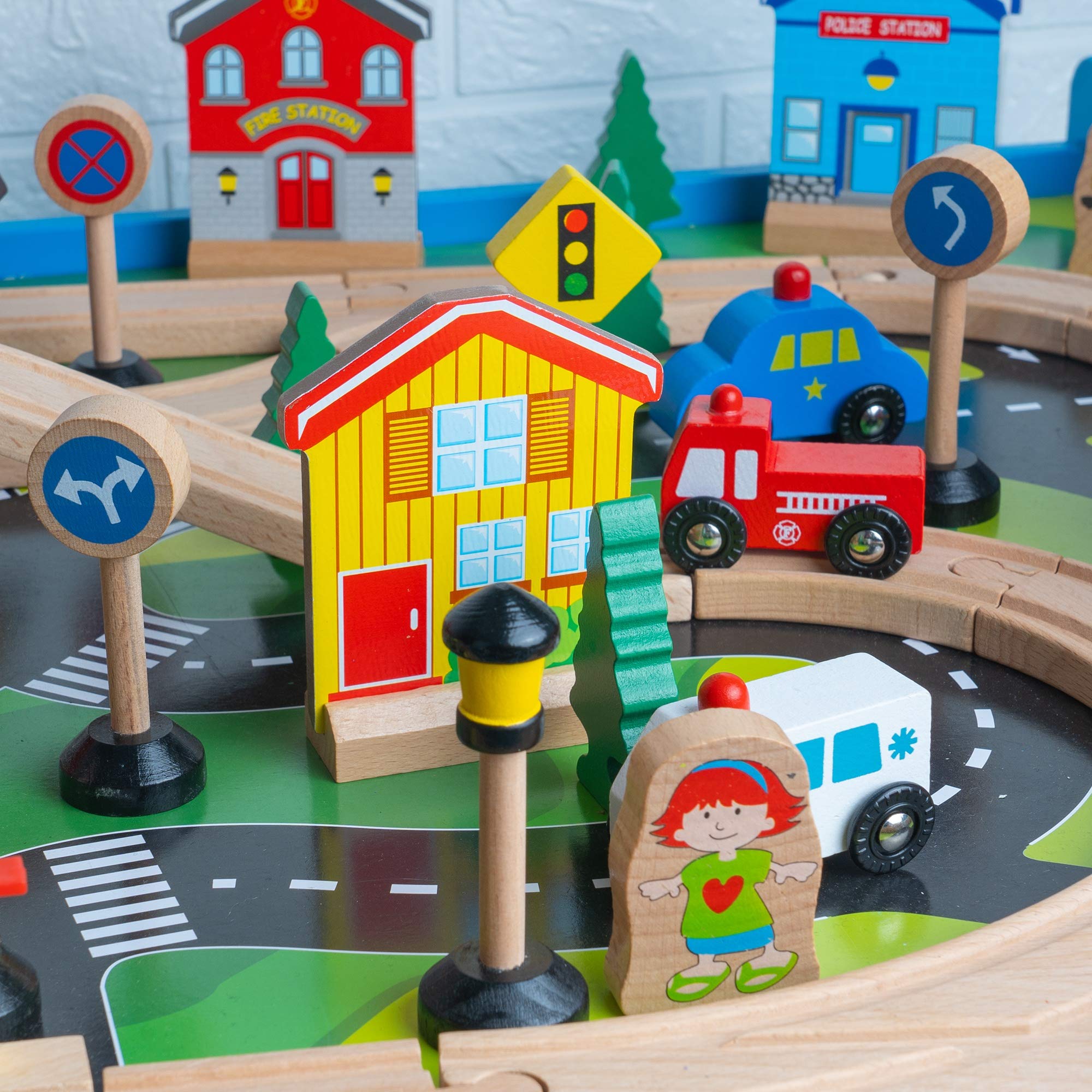 FUNPENY tabletop train set supports flexible on-table creativity