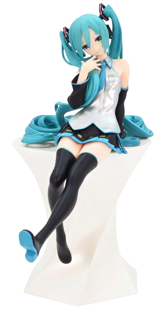 Furyu Hatsune Miku noodle stopper figure front view for desk display