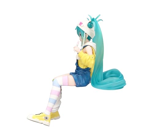 FuRyu Hatsune Miku Noodle Stopper Figure detail shot emphasizes sculpting
