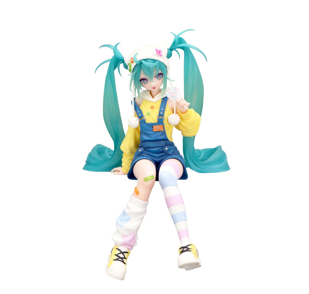 FuRyu Hatsune Miku Noodle Stopper Figure front view highlights vibrant display appeal