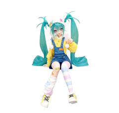 FuRyu Hatsune Miku Noodle Stopper Figure front view highlights vibrant display appeal