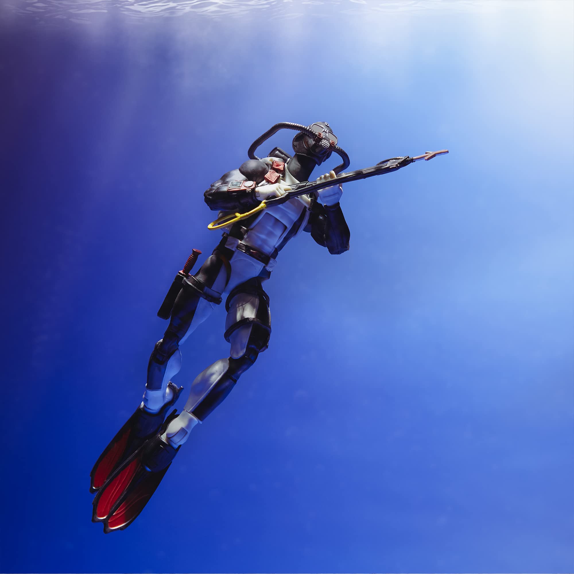 G.I. Joe Edward Torpedo Leialoha removable fins enable authentic scuba action poses.
