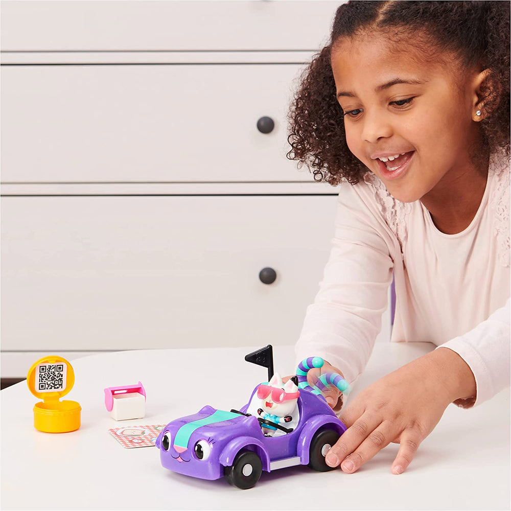 Gabby's Dollhouse cat cool bag stores pretend snacks during play.