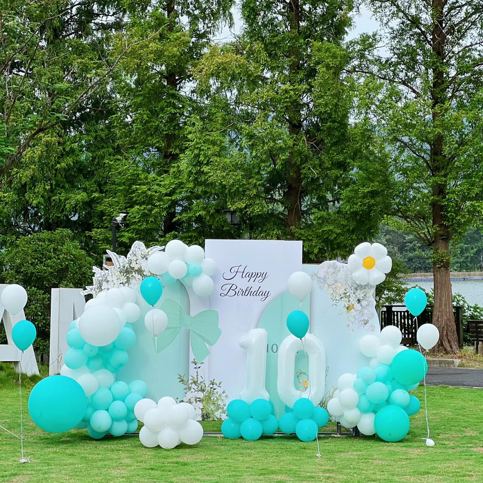 GaesQae teal balloons close-up, thickened latex built to resist popping.