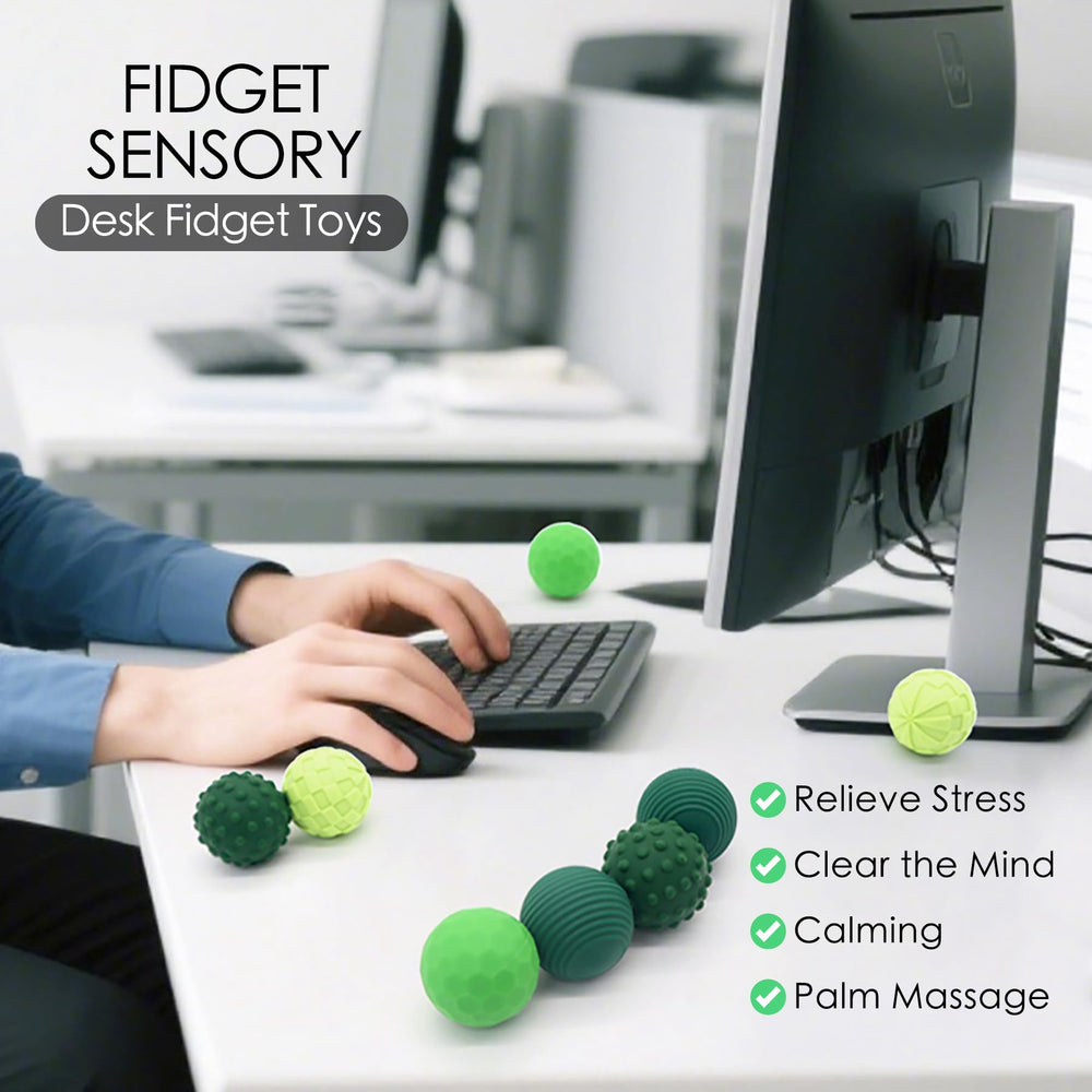 Gairssda on-desk setup supports quiet, focused work sessions.