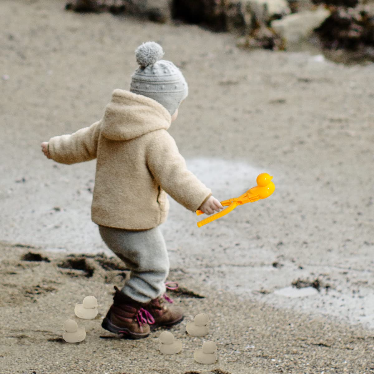 Gawertoy snowball maker in use with kids for quick snowball fights
