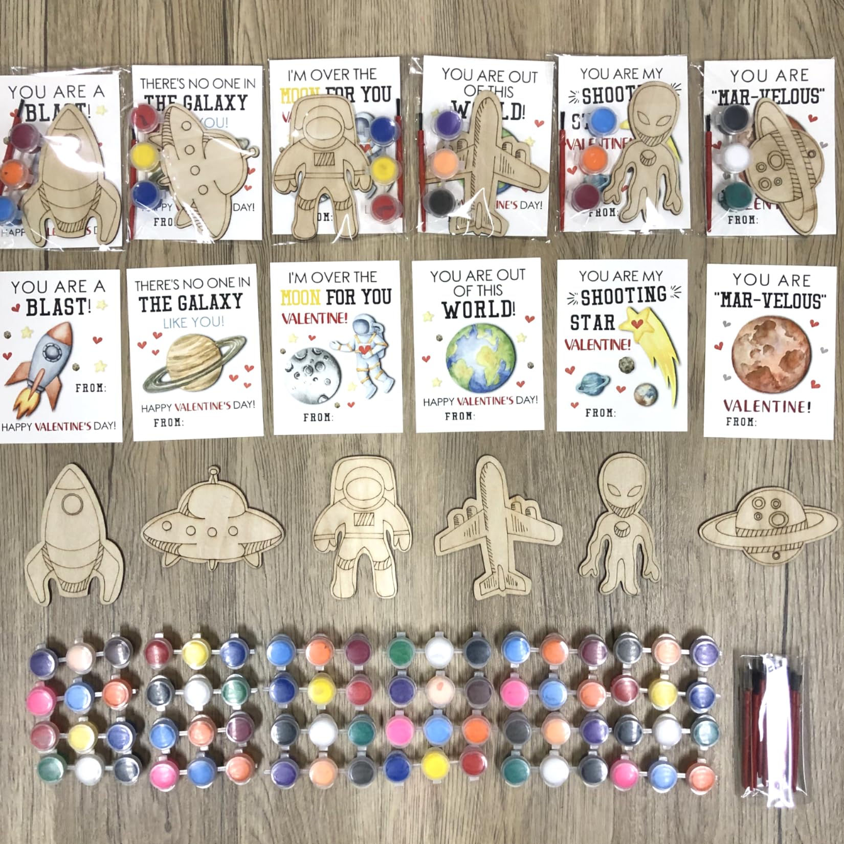 GEECOZYLIFE classroom gift pack promotes creative expression.