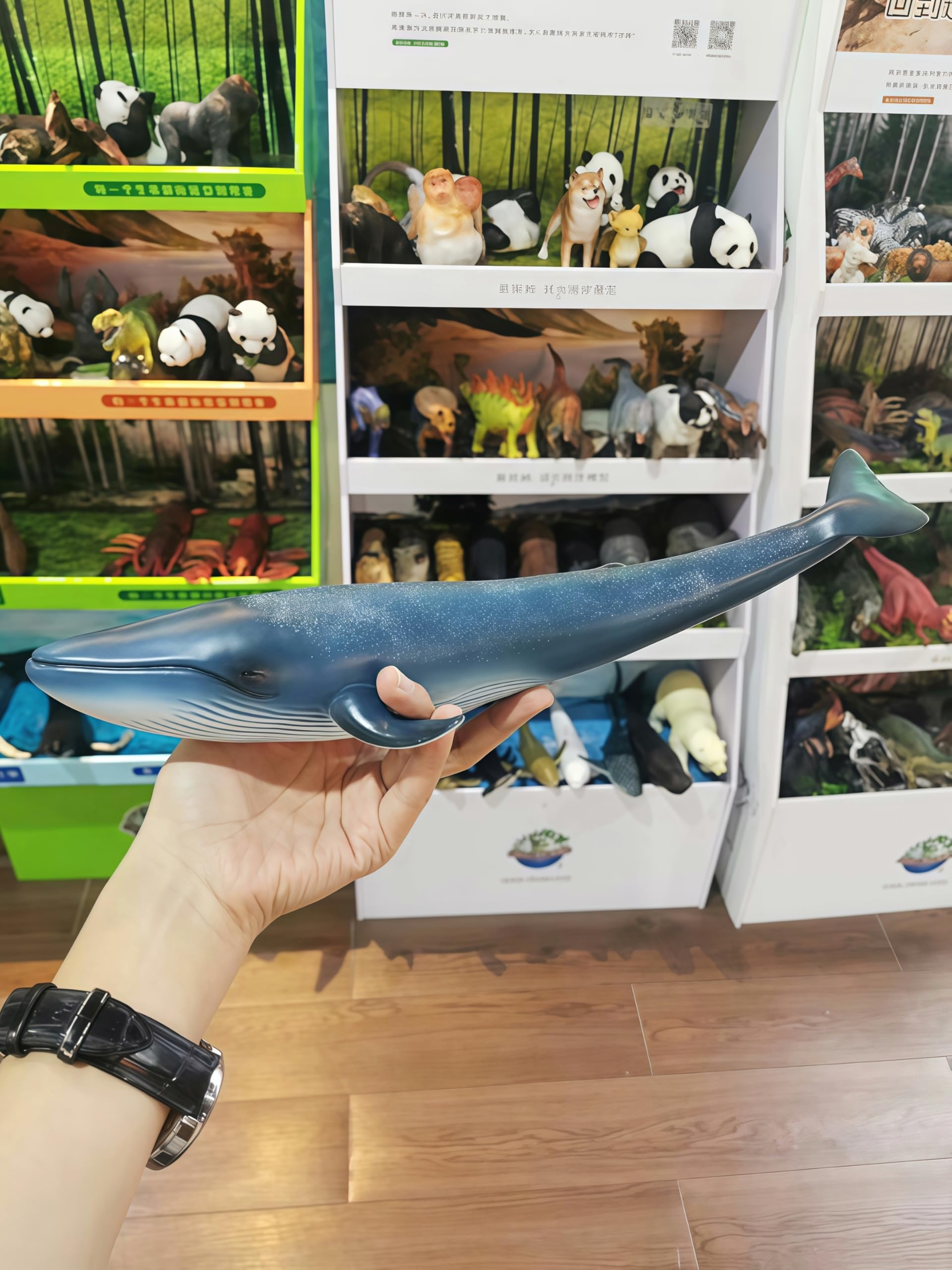 Gemini&Genius blue whale bath toy designed for sensory water exploration.