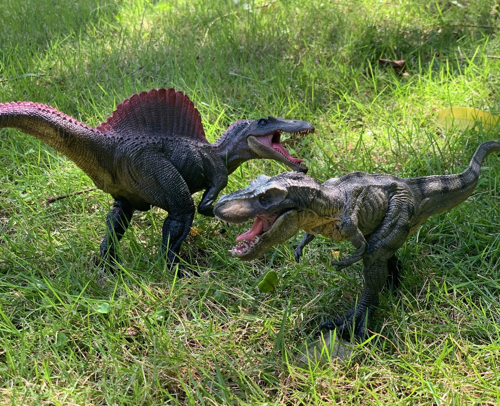 Gemini&Genius hand-painted dinosaur figure with realistic detailing