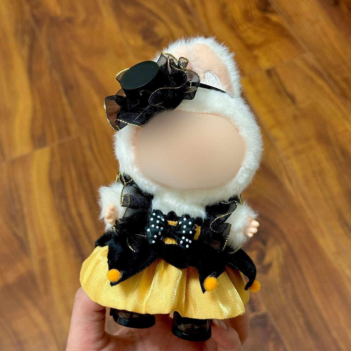 Generic Labubu doll clothes with hat and dress, easy dressing for 17 cm dolls.