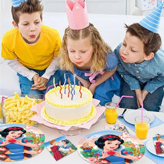 Generic Snow White table setting creates a charming, coordinated celebration.
