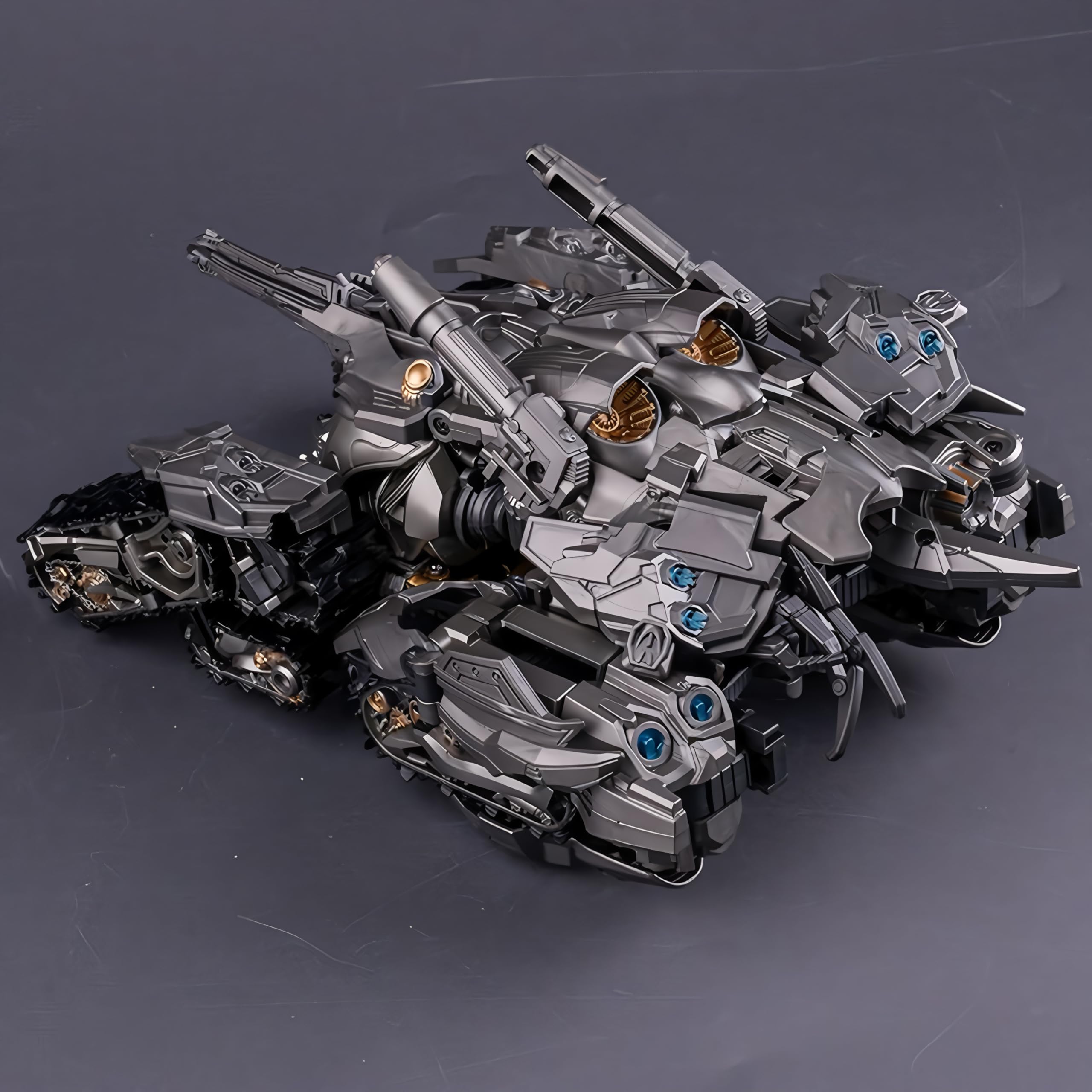 GERYNS deformation toy size reference showing 10-inch tank and 11.8-inch robot