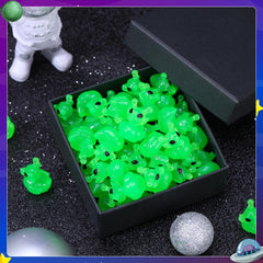 GGSTDDUP alien ducks toy collection is portable for on-the-go crafting.
