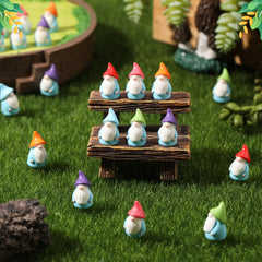 GGSTDDUP mini gnomes brighten gift exchanges with whimsical decor.