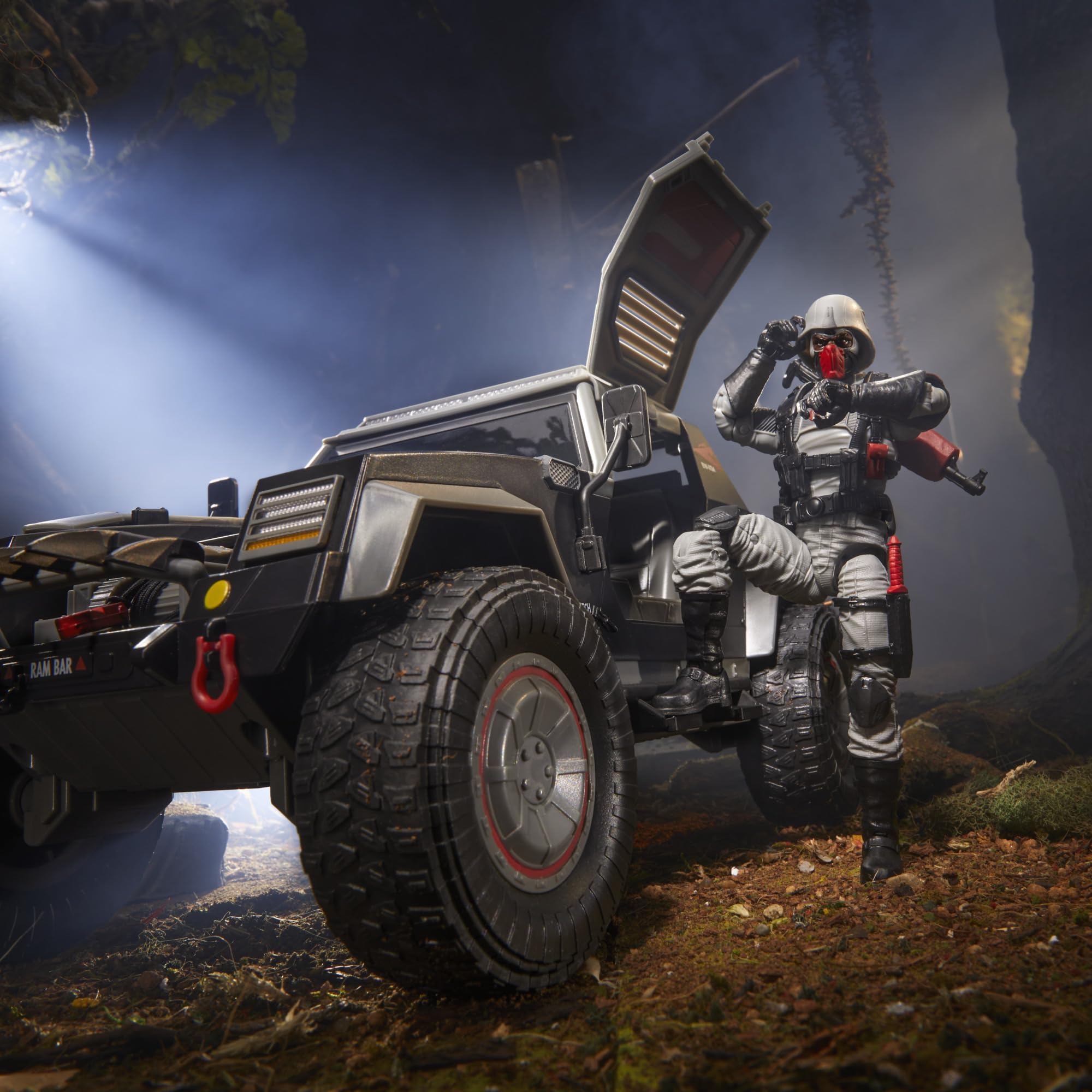 G.I. Joe Cobra Night Attack 4-WD Stinger ram bar and rugged design for bold displays.