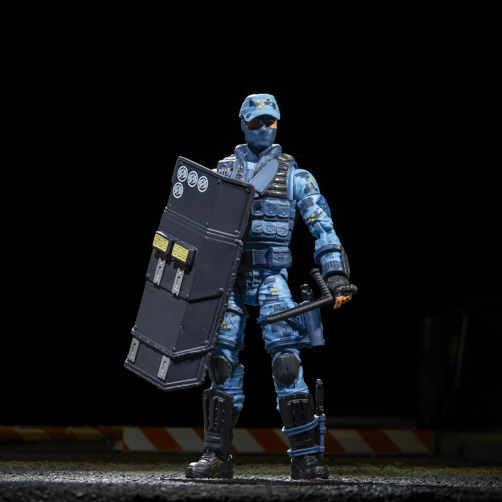 Knives and nightstick accessories enable dynamic battle-ready staging for Shockwave Faria.