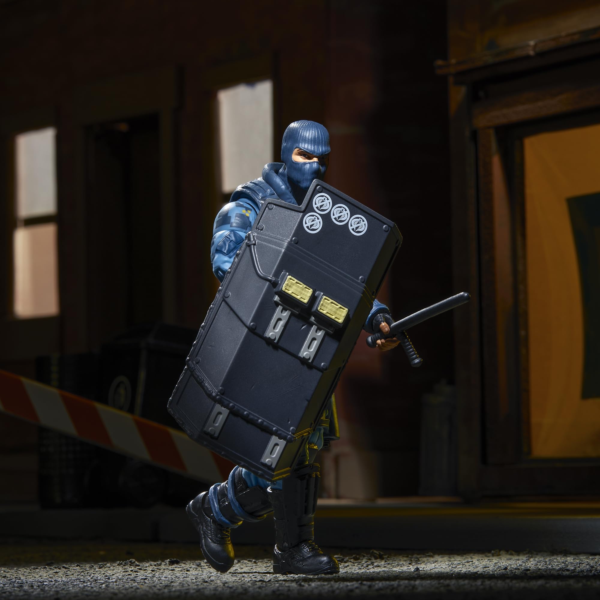 Weapon loadout shows versatile display possibilities for imaginative play with Shockwave Faria.