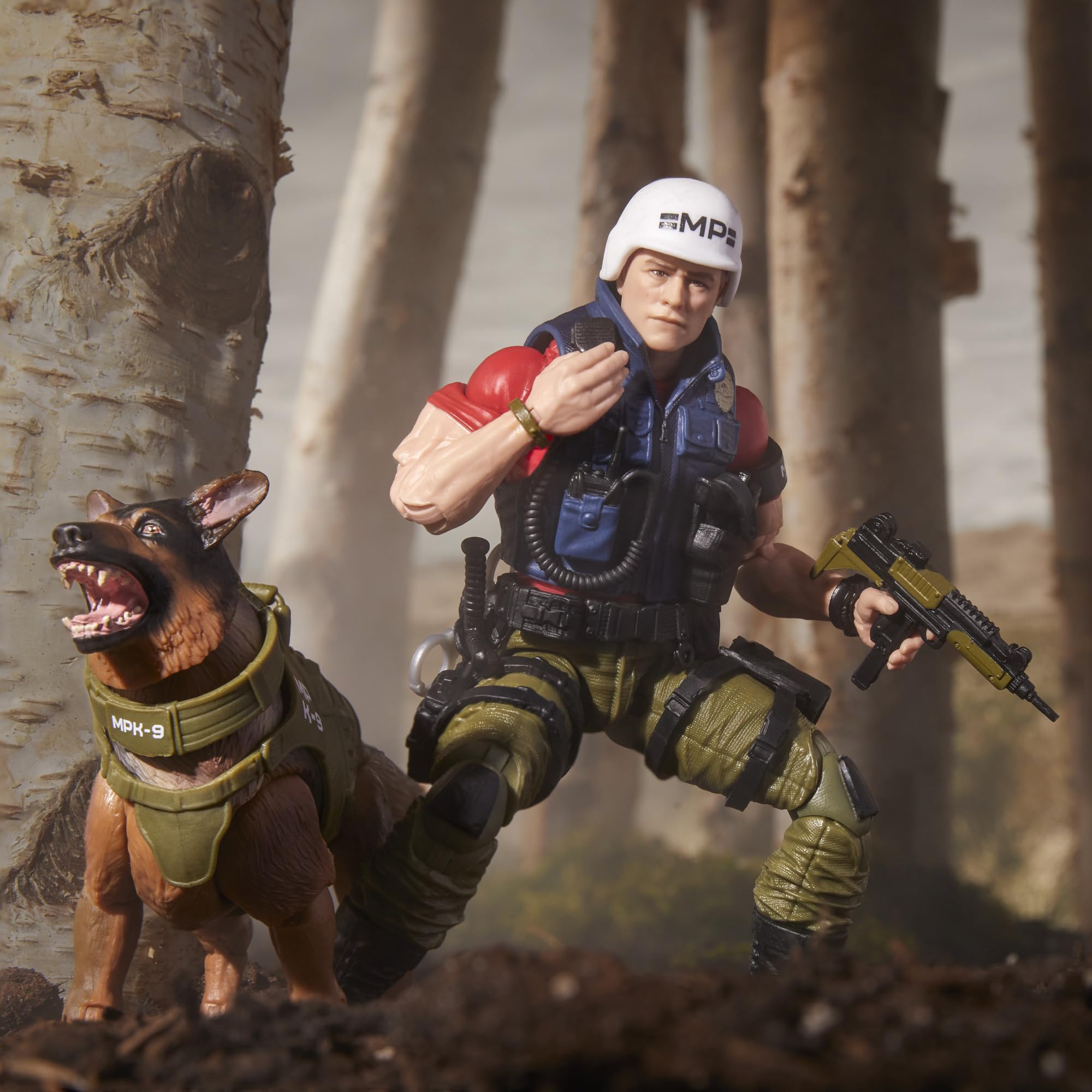 G.I. Joe Classified dog-hand signals and hands enable varied poses