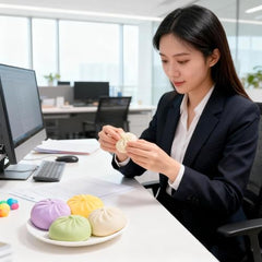 Giant Glitter Dumpling close-up shows soft dough texture for satisfying squeezes