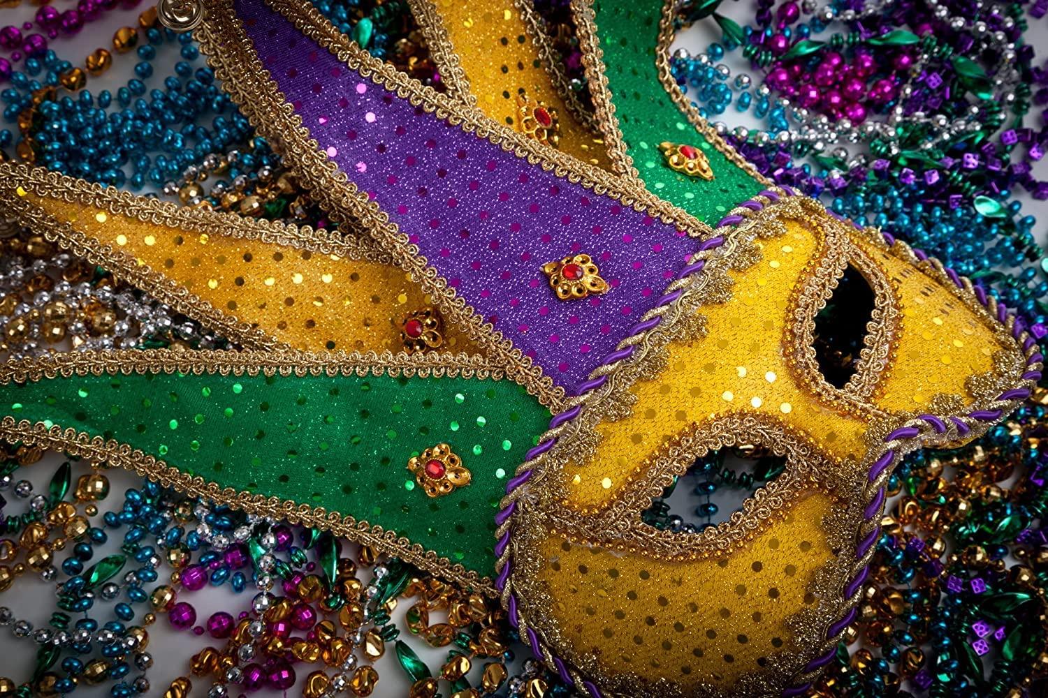 GiftExpress beads for party decorations and dress-up at carnivals.