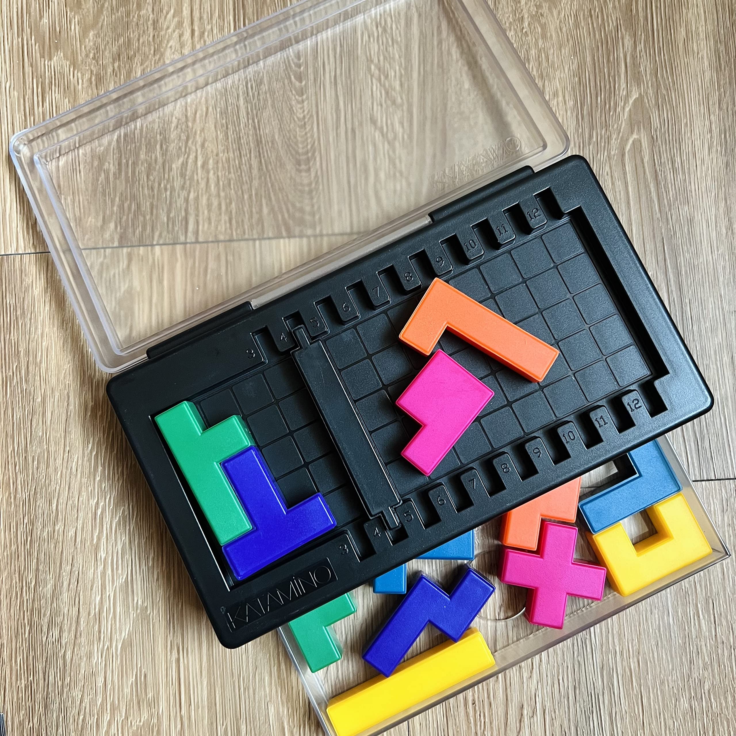 Gigamic Katamino Pocket offers 500 evolving puzzles for varied play.