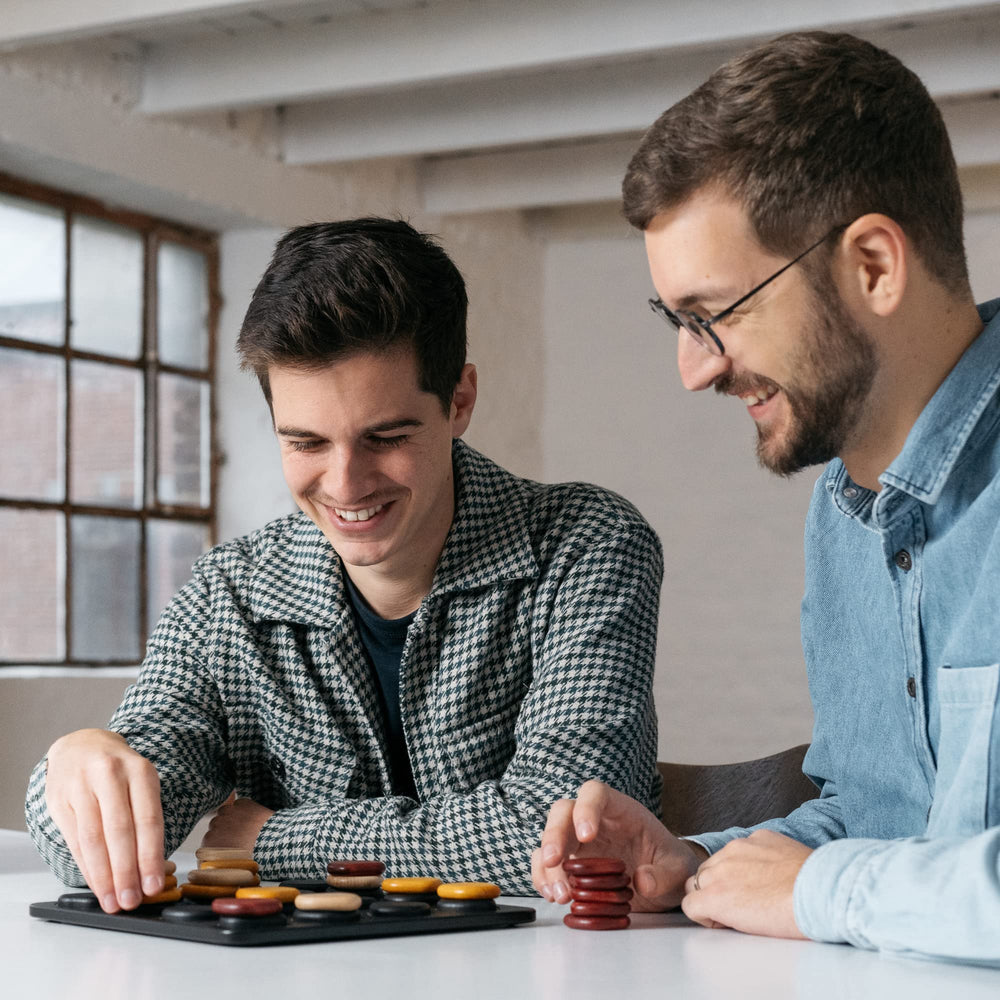 Gigamic Qawale two-player strategy session demonstrates fast-learning gameplay in minutes.