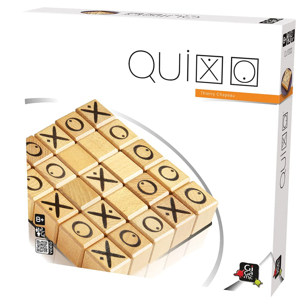 Gigamic Quixo cubes in play demonstrating shifting lines for five-in-a-row challenge