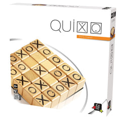 Gigamic Quixo cubes in play demonstrating shifting lines for five-in-a-row challenge