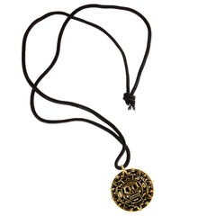 Giraffe Manufacturing pirate costume necklace is a versatile prop for plays and events
