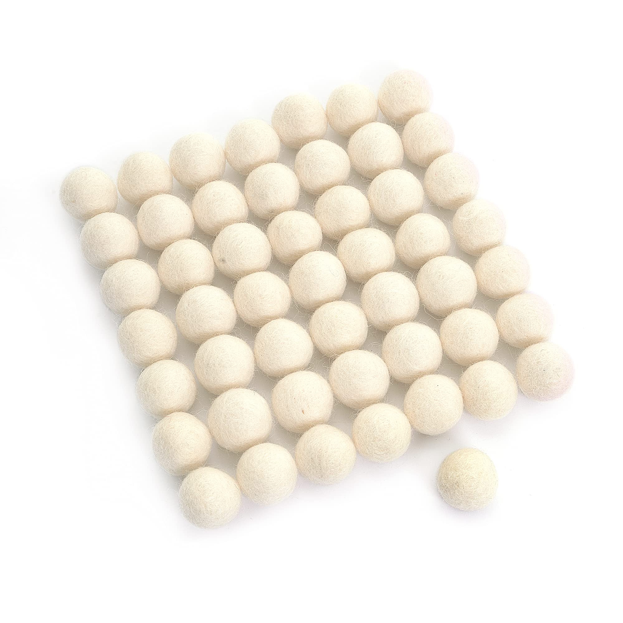 Glaciart One 25mm felt balls close-up for precise crafts