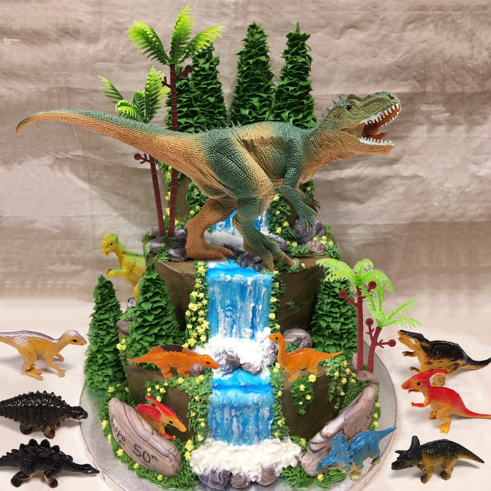 Glahorse green leaves decorate borders with safari-inspired vibes and color.