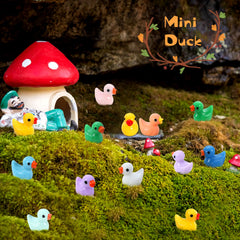 GliSun mini duck ornaments are durable decorations for cake toppers.