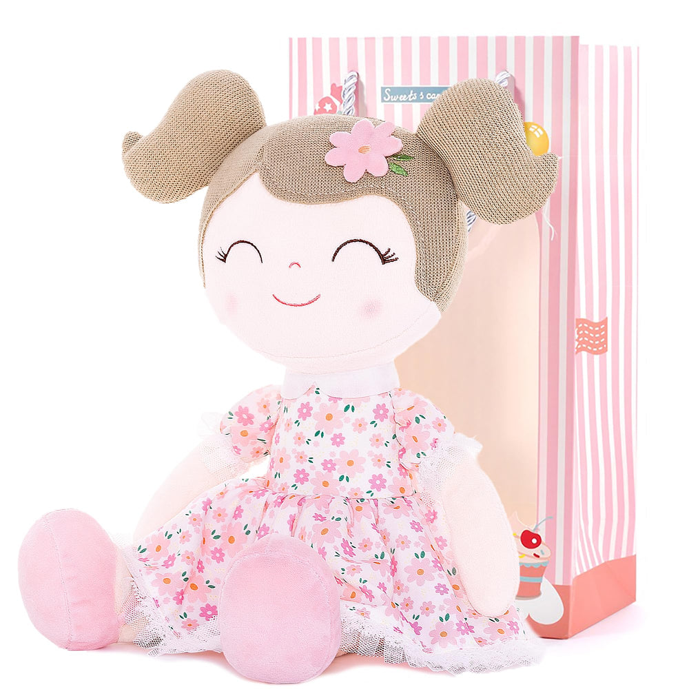 Gloveleya doll travels easily and becomes a familiar on-the-go friend.