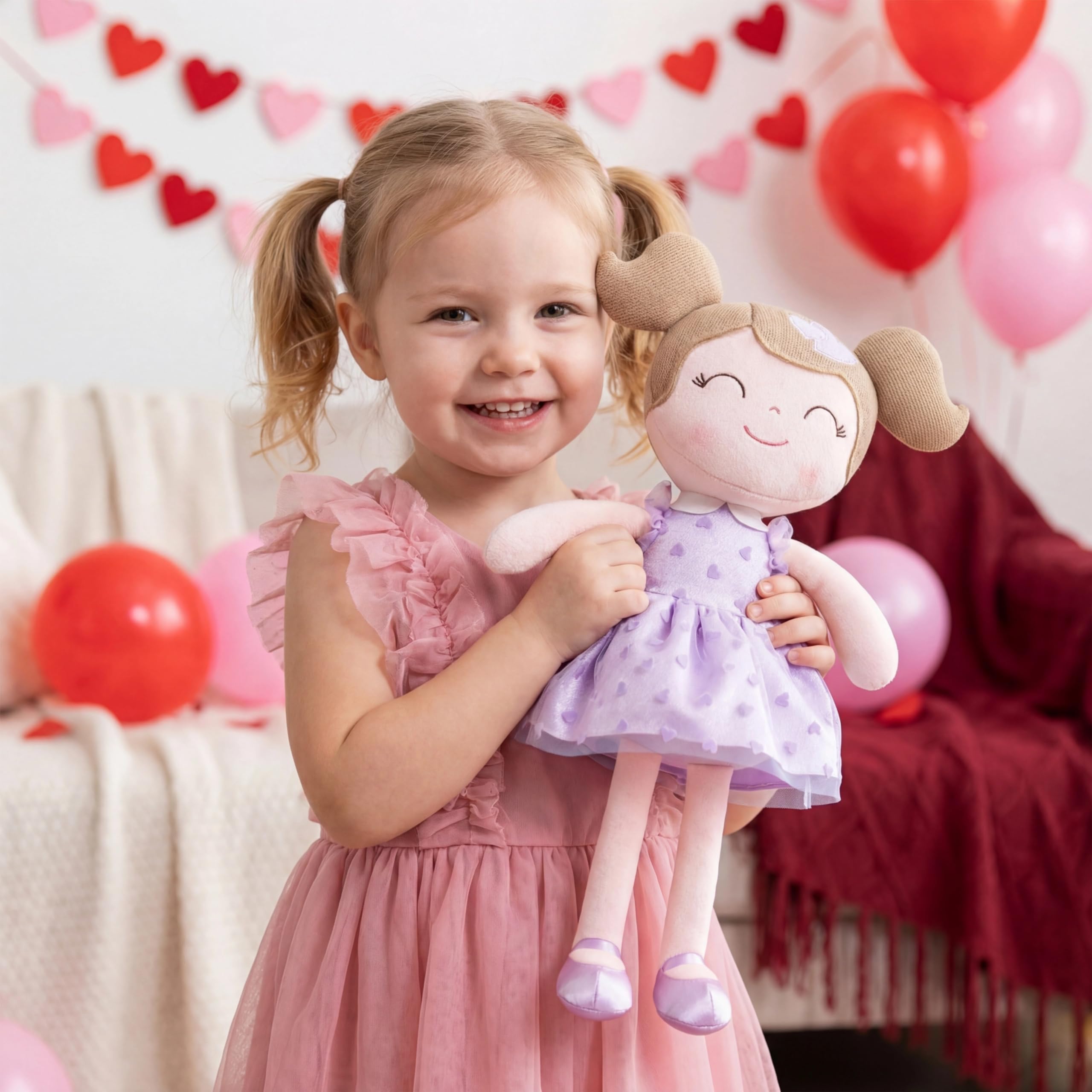 Gloveleya plush toy easy to wash by cold cycle.