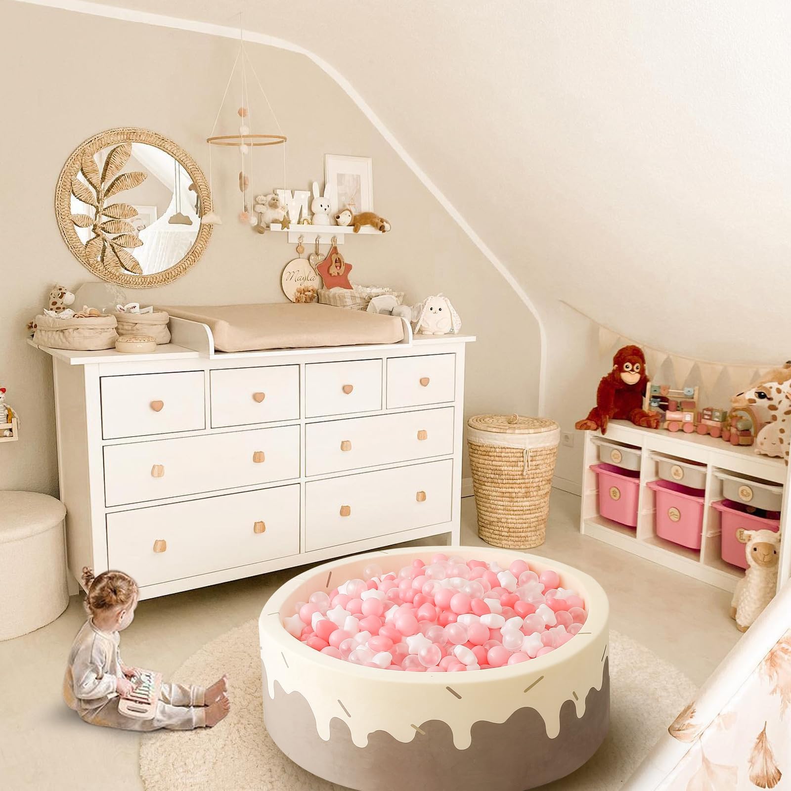 GOGOSO pink heart balls encourage imaginative play and fine motor skills.