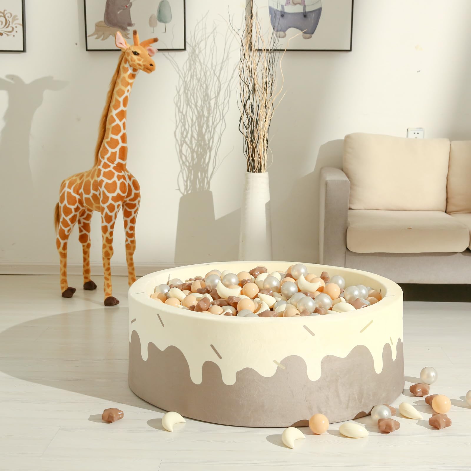 GOGOSO pearl-color balls provide bright, eye-catching accents for photos.