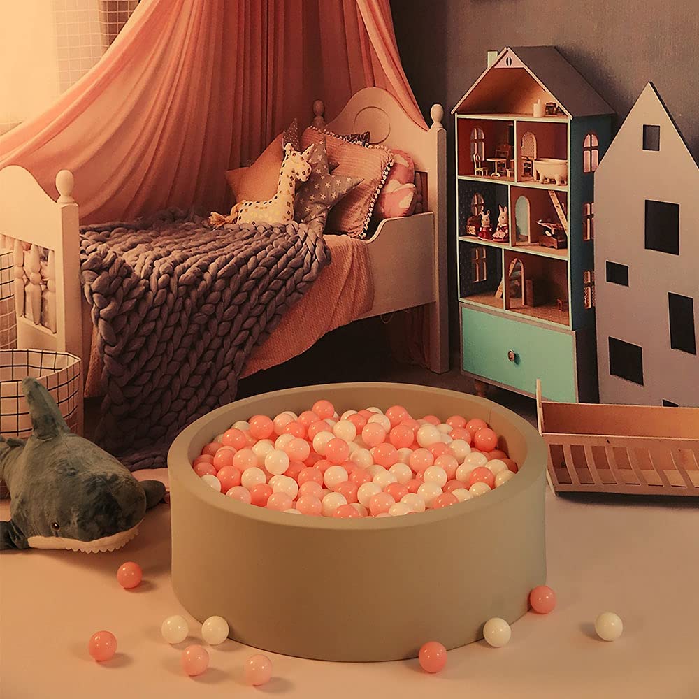 GOGOSO ball pit balls as photo prop for cheerful scenes.