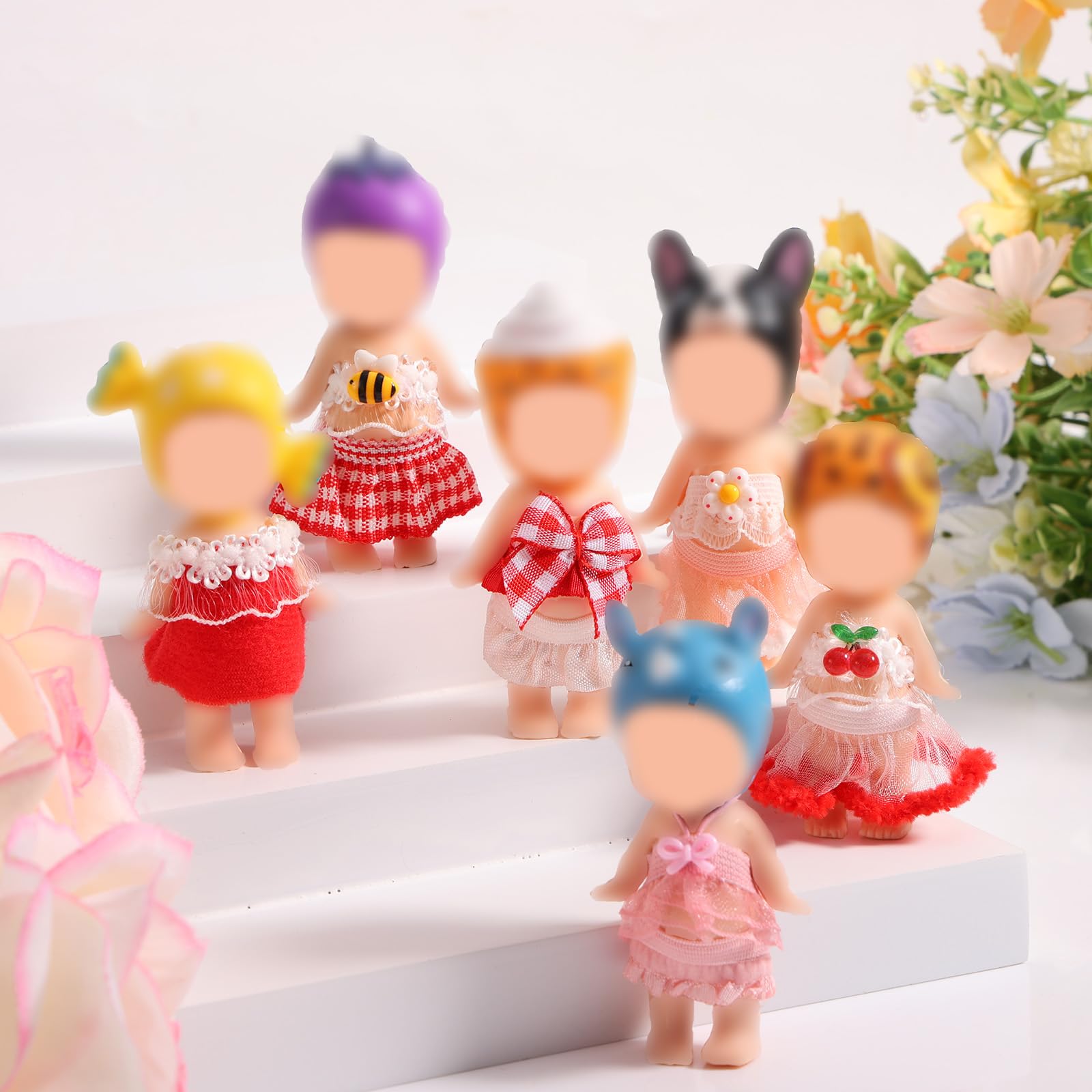 Goktvai display-ready collection keeps dolls looking tidy