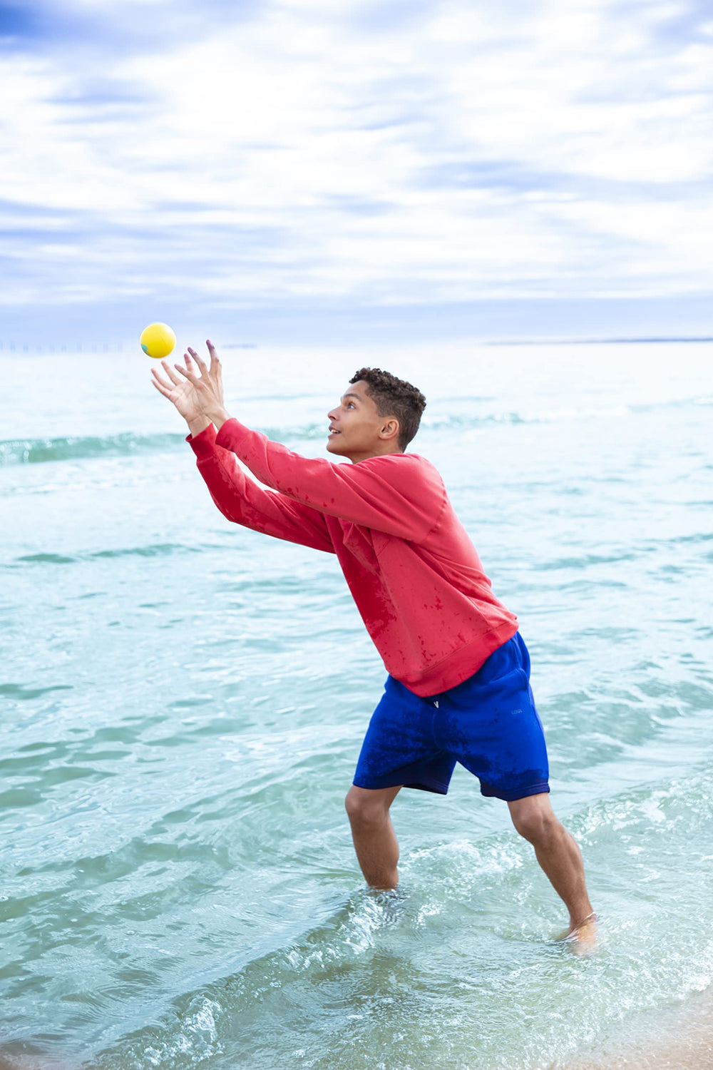 Goliath Wahu Water Bouncer teal lake or beach play by the water.