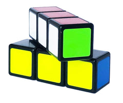 GoodCube Floopy Cube Black in hand shows lightweight feel for beginners