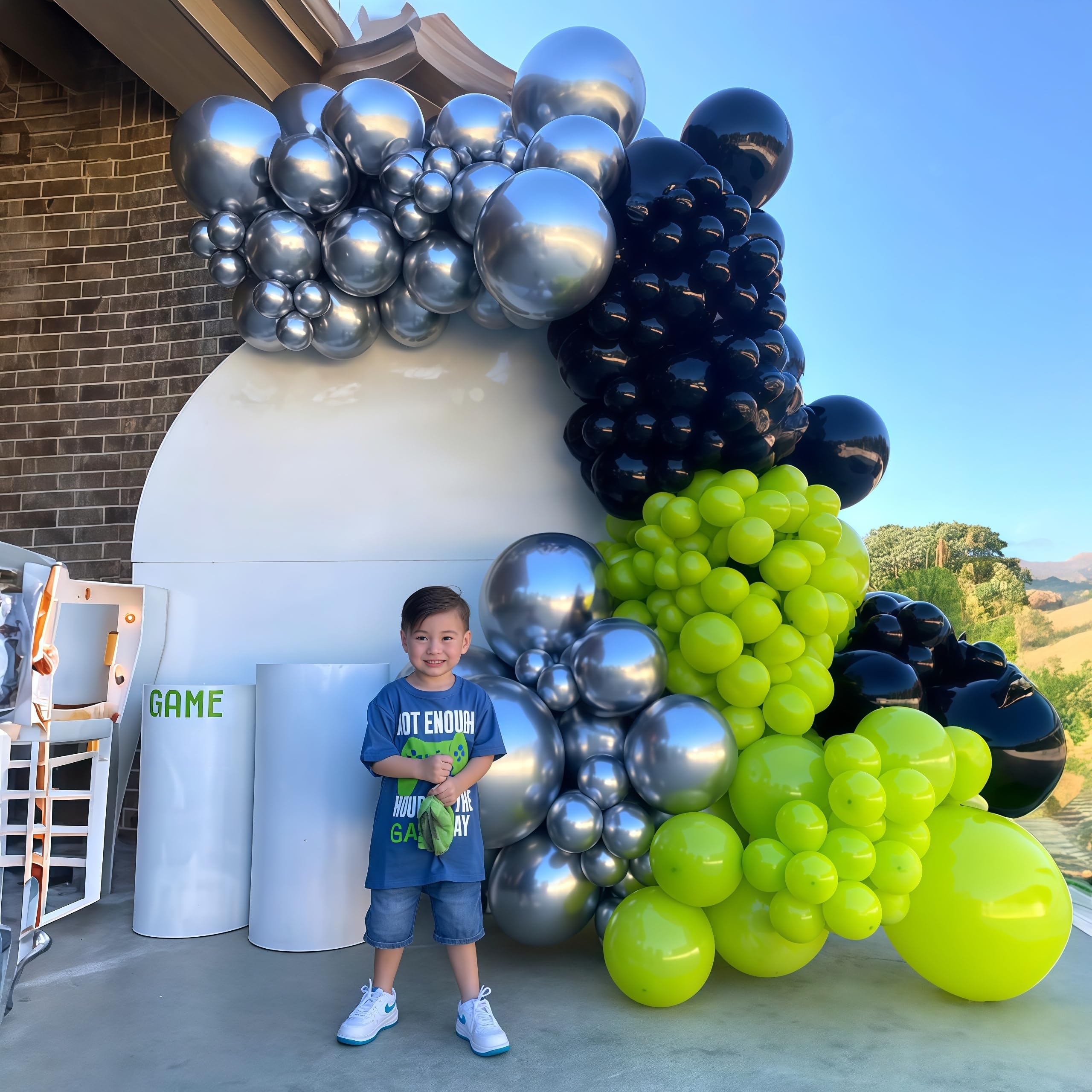 Govpy chrome-silver 12in balloons reflect light for chic celebrations.