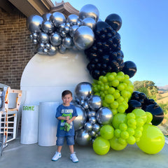 Govpy chrome-silver 12in balloons reflect light for chic celebrations.