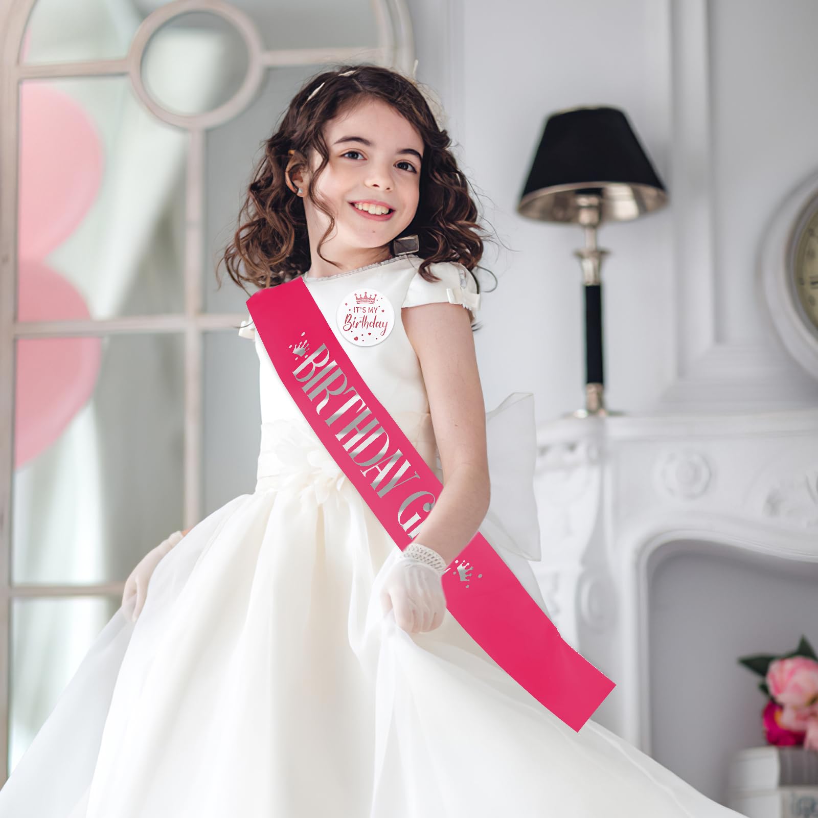 Grevosea party-scene-rosy-theme provides a bright photo-worthy backdrop.