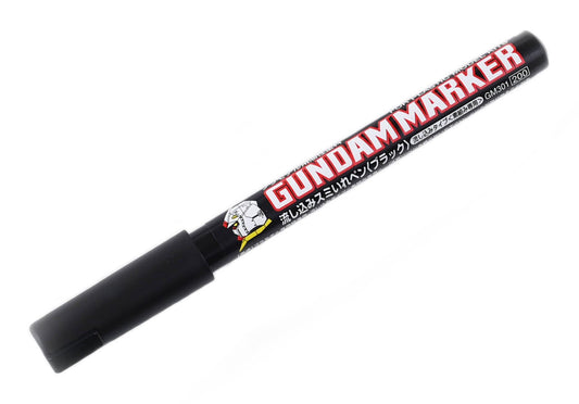 GSI Creos Mr. Hobby Marker Black applying ink to panel lines for shadows