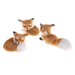 GUDVES brown-and-white fox fur detail brings tactile realism to display.