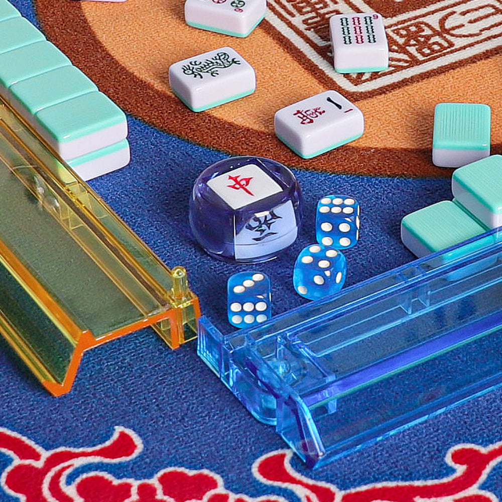 Accessories include dice, chips, and wind indicator for ready-to-play sessions.