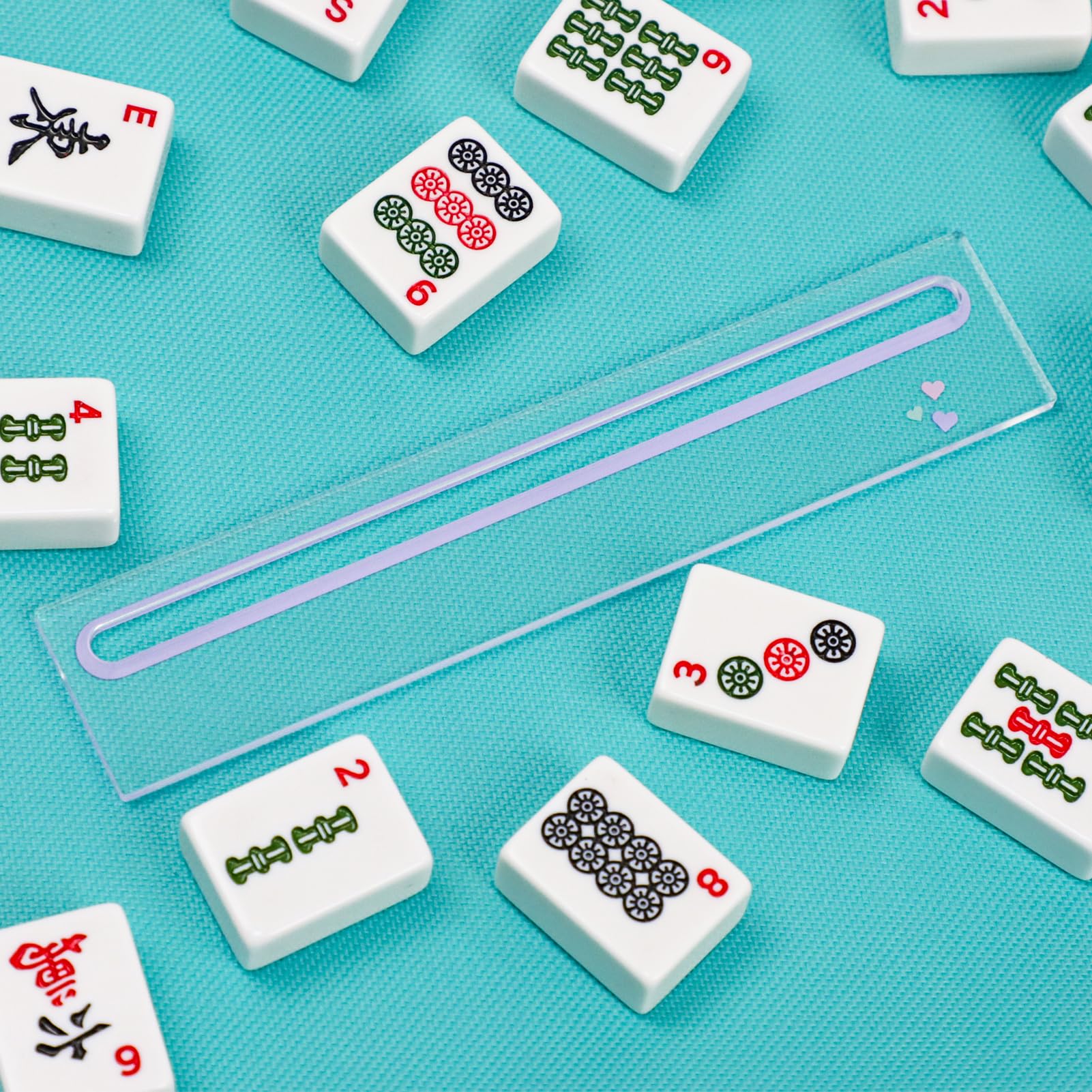 GUSTARIA Acrylic table-tool supports clear readings during play.