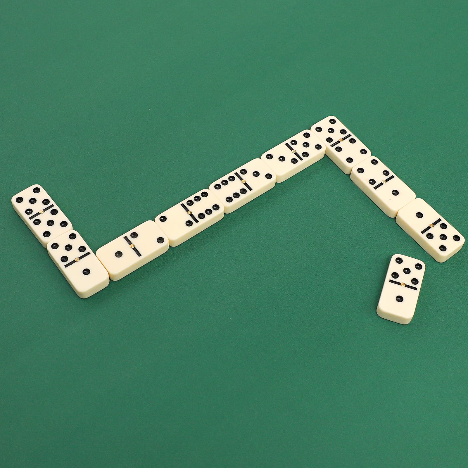 GUSTARIA mat protects tabletops from scratches and wear during games.