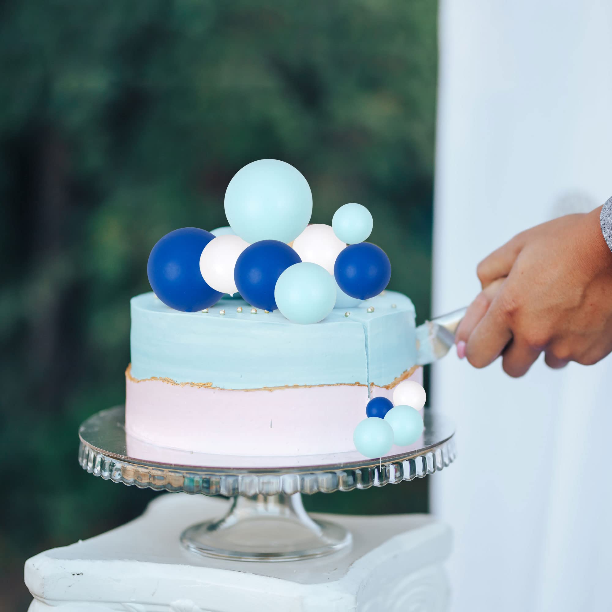 Gyufise dark blue ball cake toppers in 3cm for layered cake visuals.