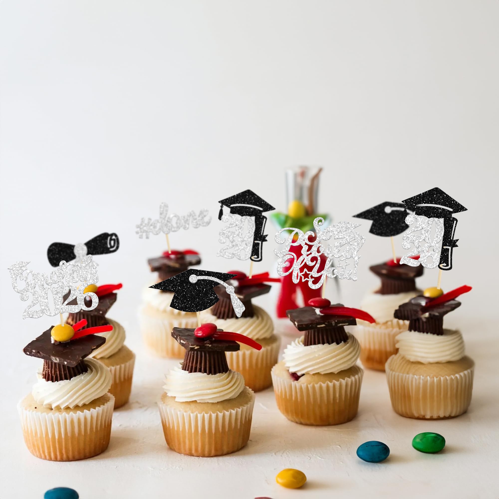 Gyufise food-grade toothpicks ensure safe use on a variety of desserts.